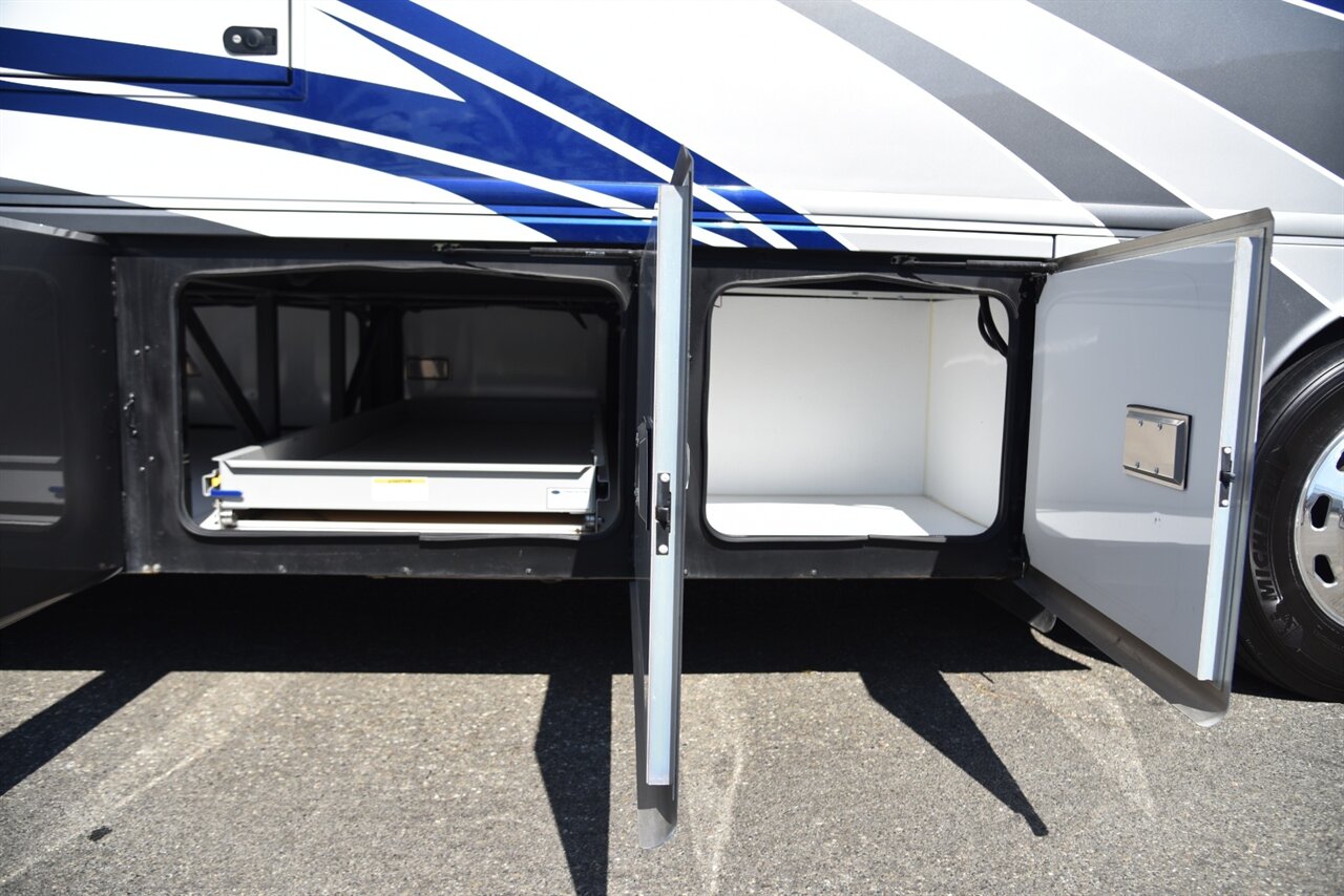 2022 Fleetwood Discovery   - Photo 18 - Orange, CA 92867