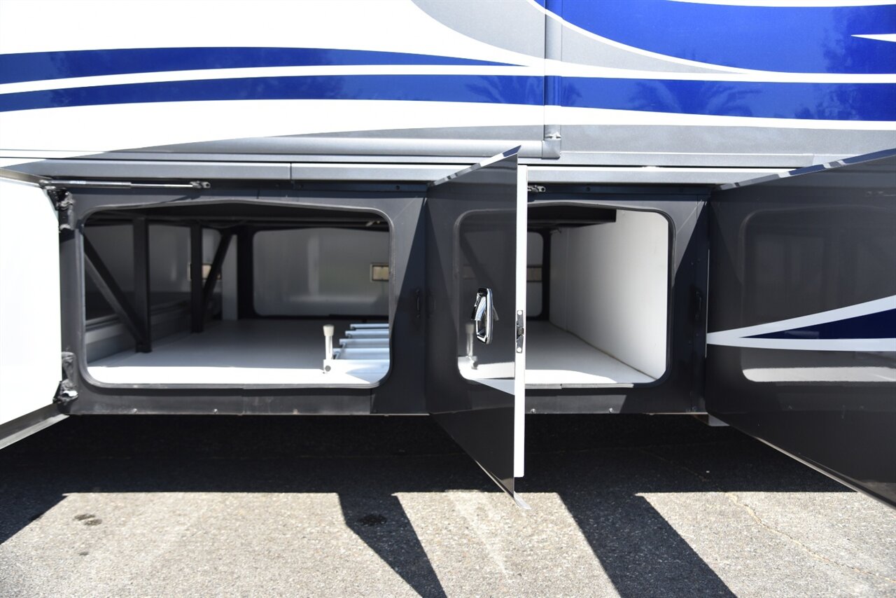 2022 Fleetwood Discovery   - Photo 26 - Orange, CA 92867