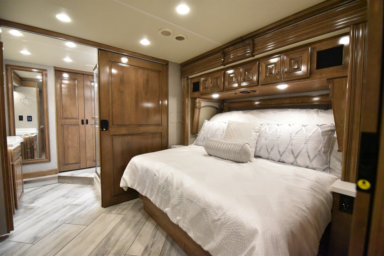 2022 Fleetwood Discovery   - Photo 50 - Orange, CA 92867