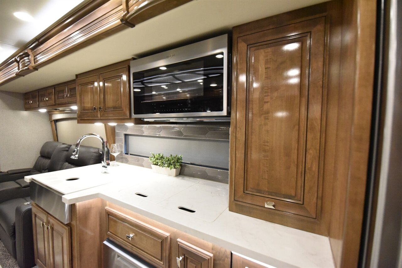 2022 Fleetwood Discovery   - Photo 42 - Orange, CA 92867