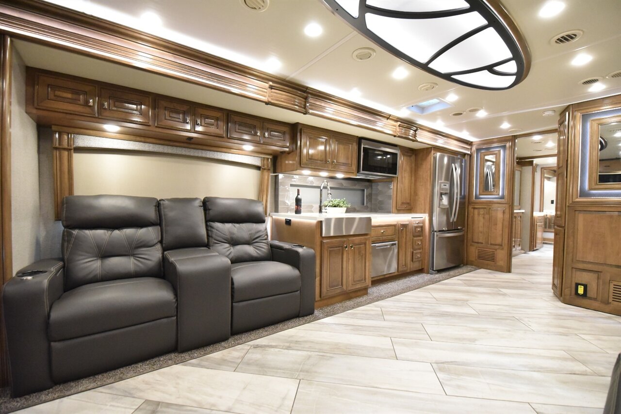 2022 Fleetwood Discovery   - Photo 34 - Orange, CA 92867