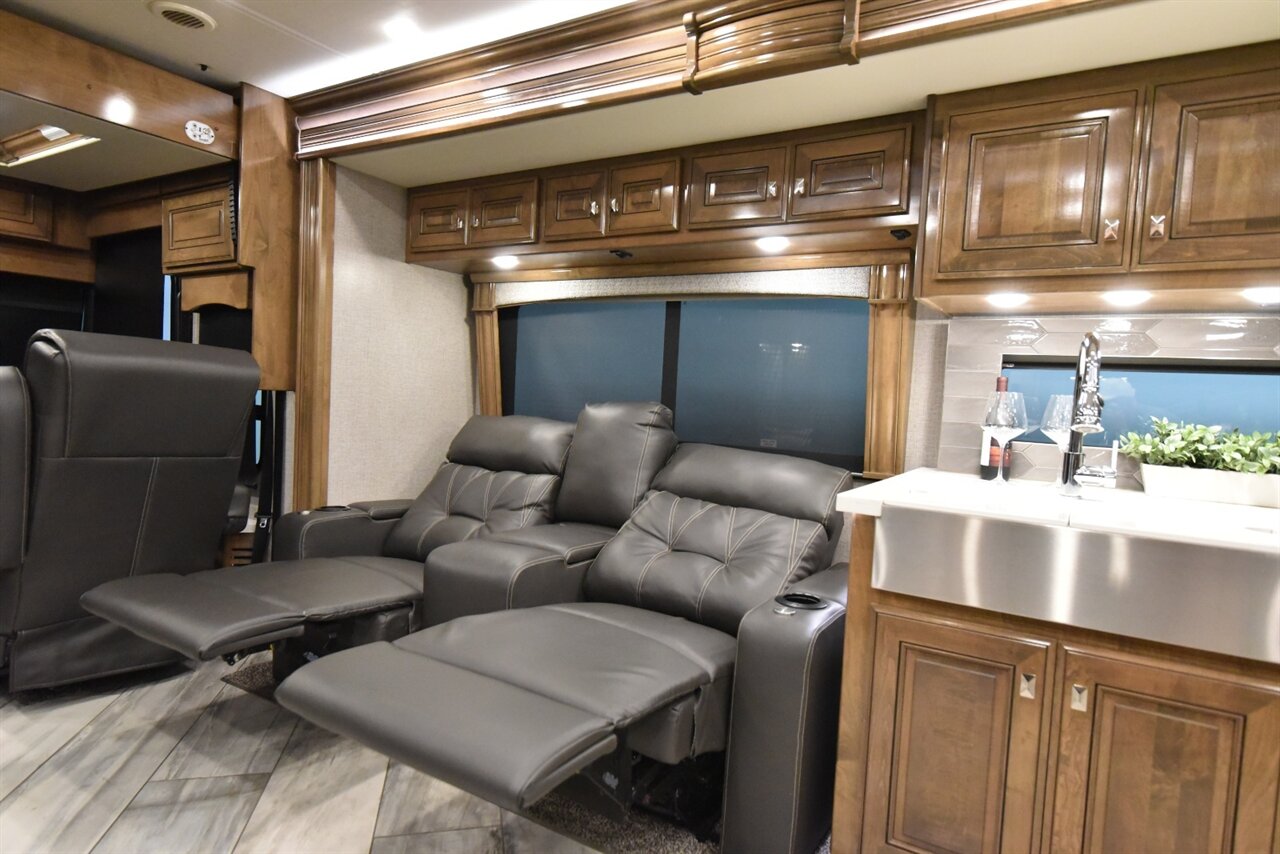 2022 Fleetwood Discovery   - Photo 35 - Orange, CA 92867