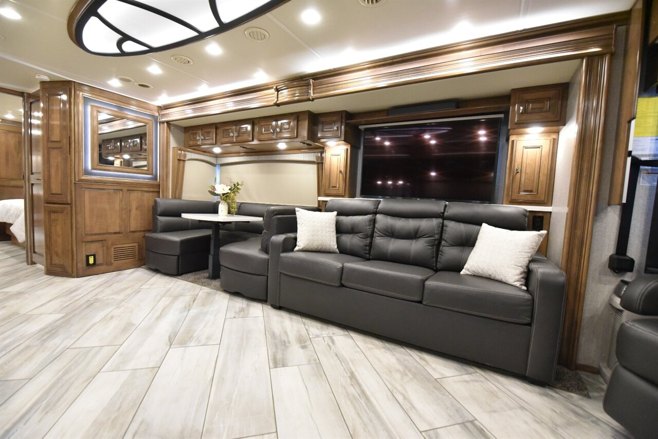 2022 Fleetwood Discovery   - Photo 36 - Orange, CA 92867