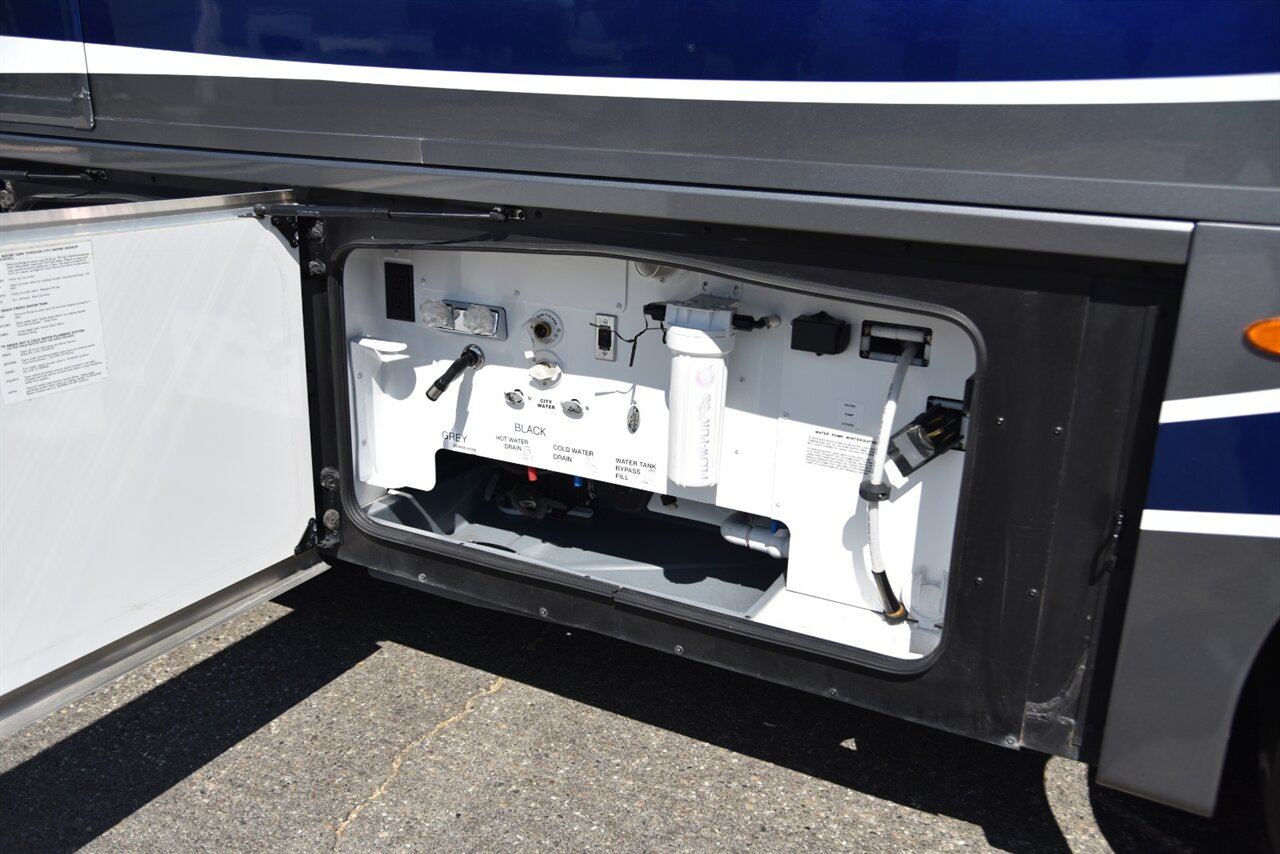 2022 Fleetwood Discovery   - Photo 27 - Orange, CA 92867