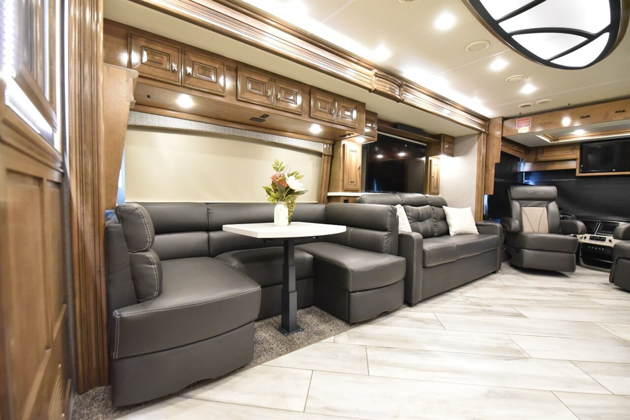 2022 Fleetwood Discovery   - Photo 39 - Orange, CA 92867