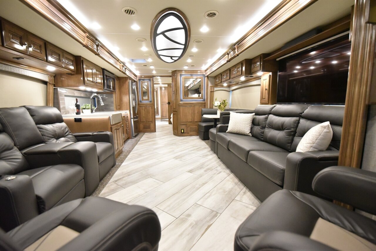 2022 Fleetwood Discovery   - Photo 33 - Orange, CA 92867