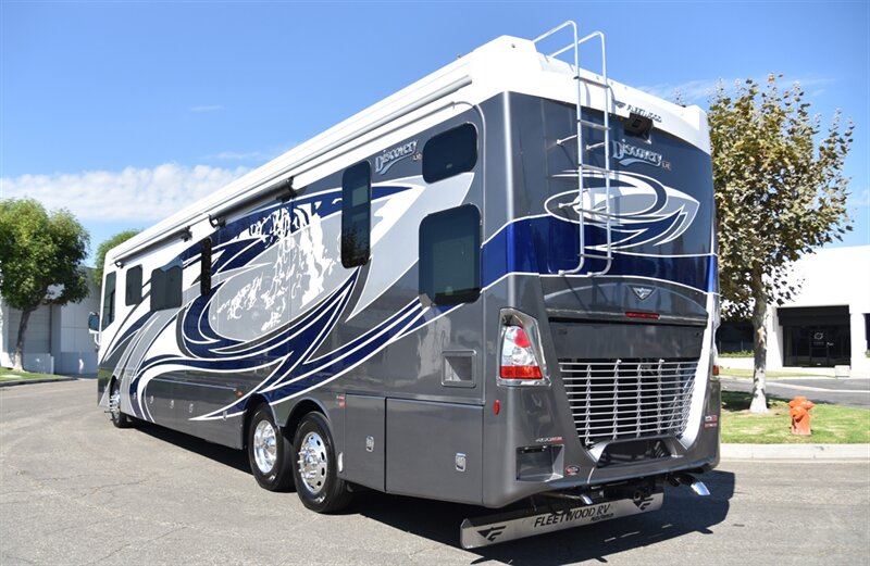 2022 Fleetwood Discovery   - Photo 4 - Orange, CA 92867
