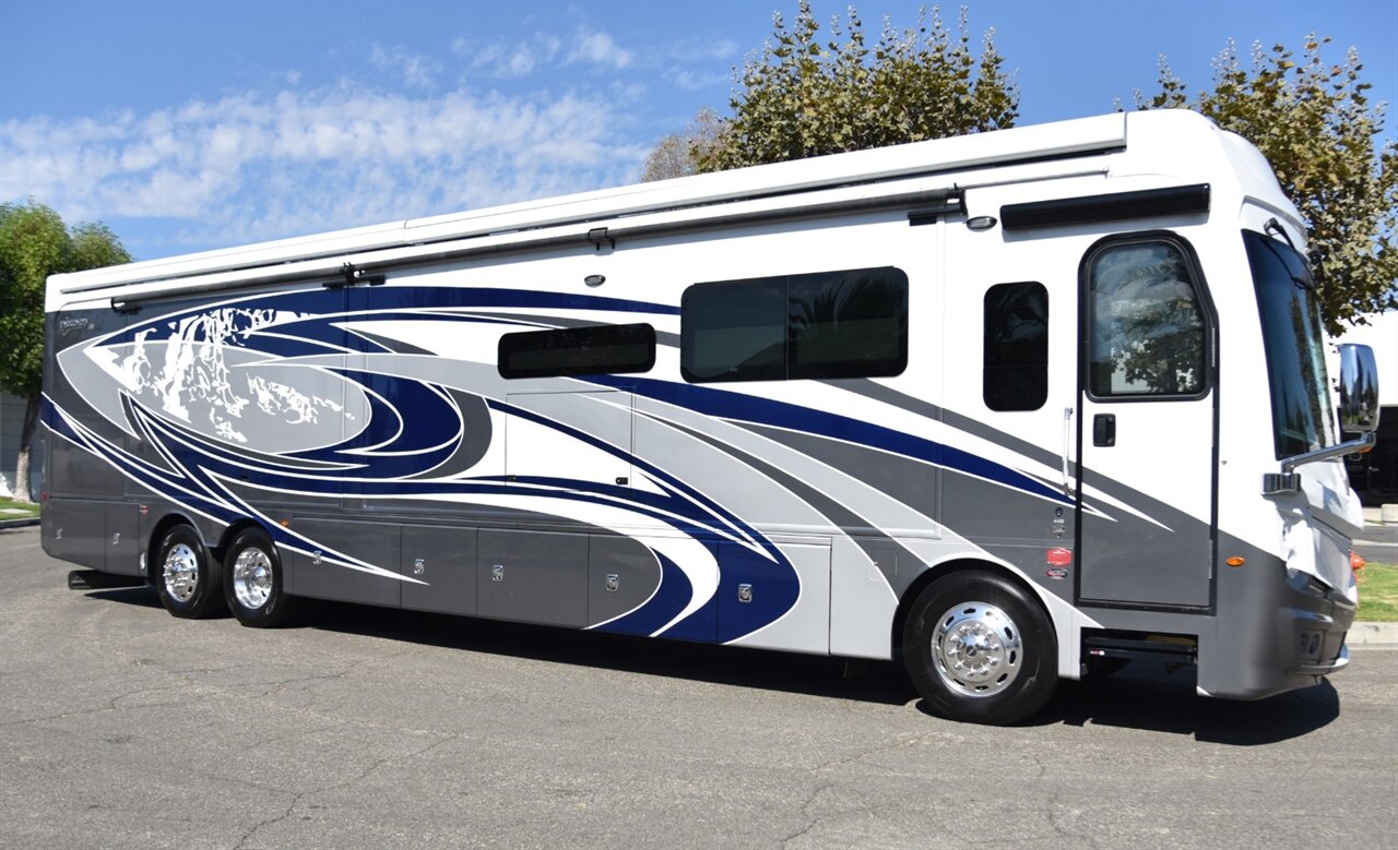 2022 Fleetwood Discovery   - Photo 9 - Orange, CA 92867