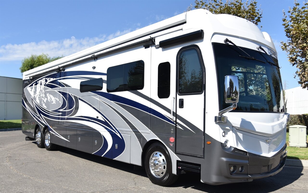 2022 Fleetwood Discovery   - Photo 8 - Orange, CA 92867