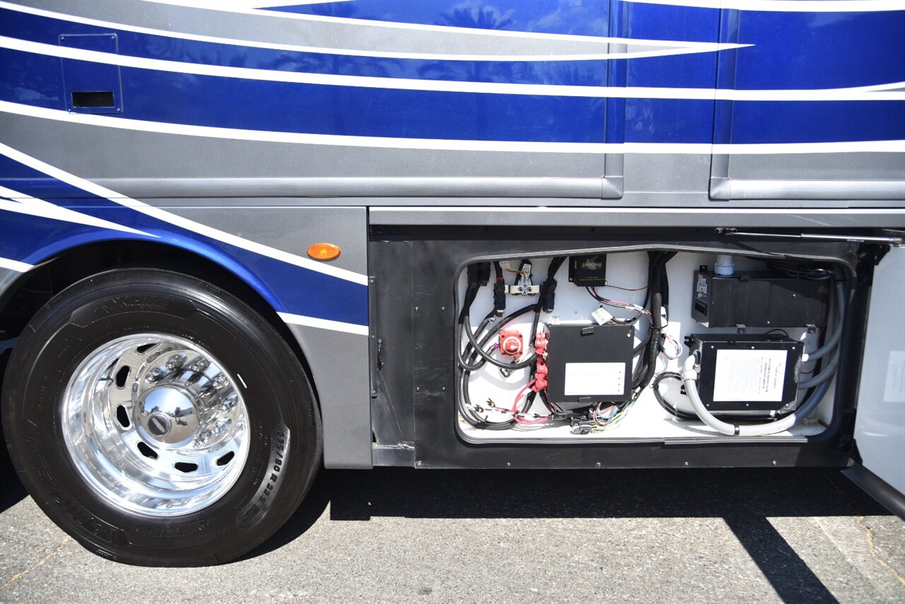 2022 Fleetwood Discovery   - Photo 21 - Orange, CA 92867