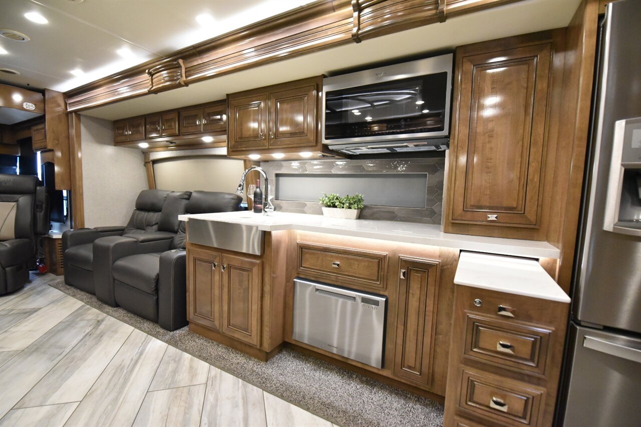 2022 Fleetwood Discovery   - Photo 40 - Orange, CA 92867