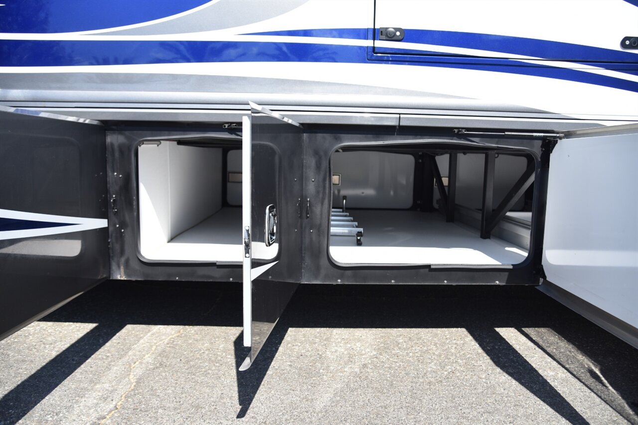 2022 Fleetwood Discovery   - Photo 20 - Orange, CA 92867