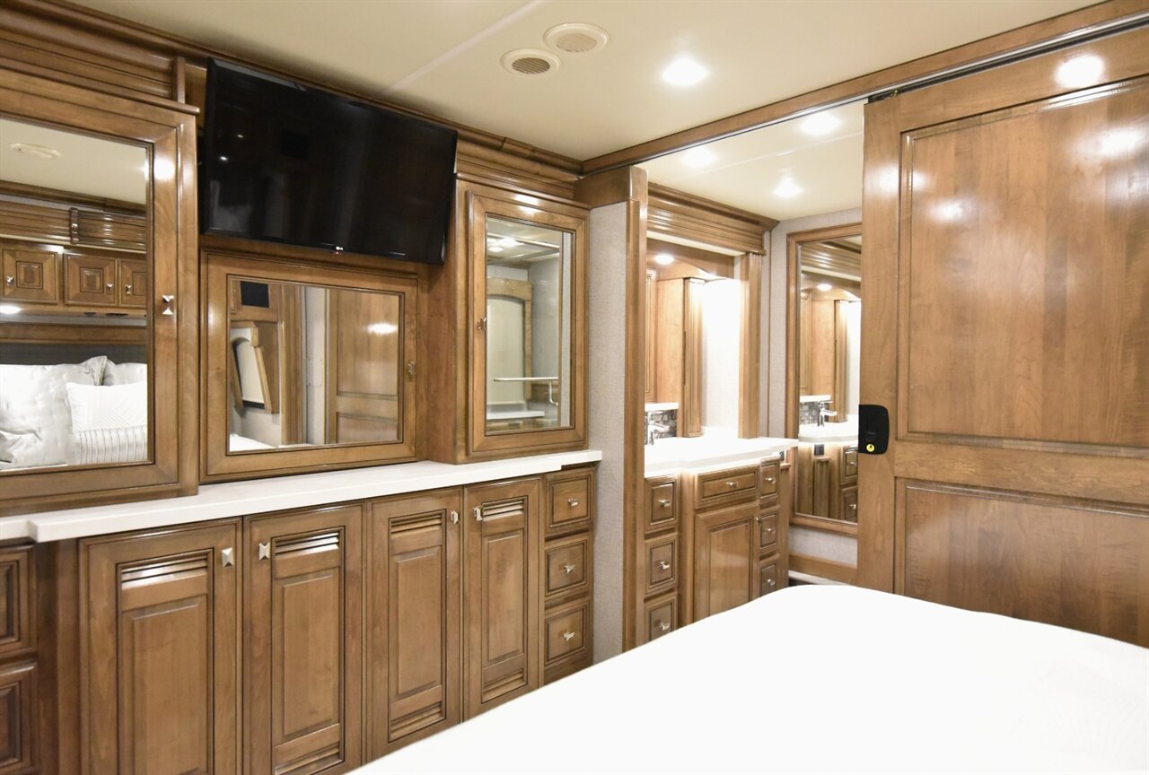 2022 Fleetwood Discovery   - Photo 51 - Orange, CA 92867