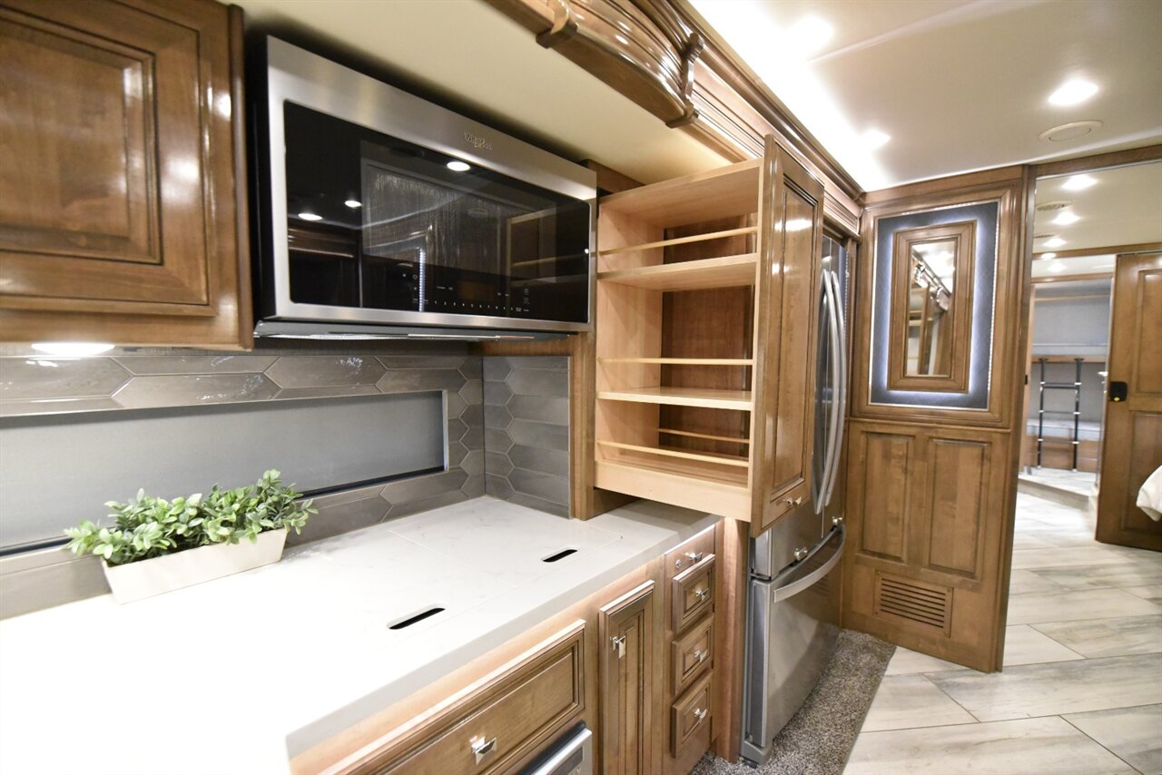 2022 Fleetwood Discovery   - Photo 43 - Orange, CA 92867