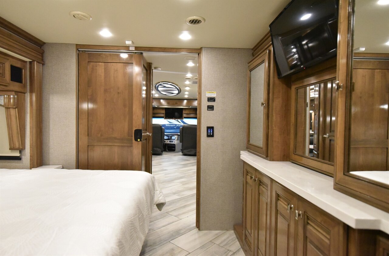 2022 Fleetwood Discovery   - Photo 49 - Orange, CA 92867