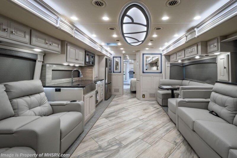 2022 Fleetwood Discovery   - Photo 2 - Orange, CA 92867