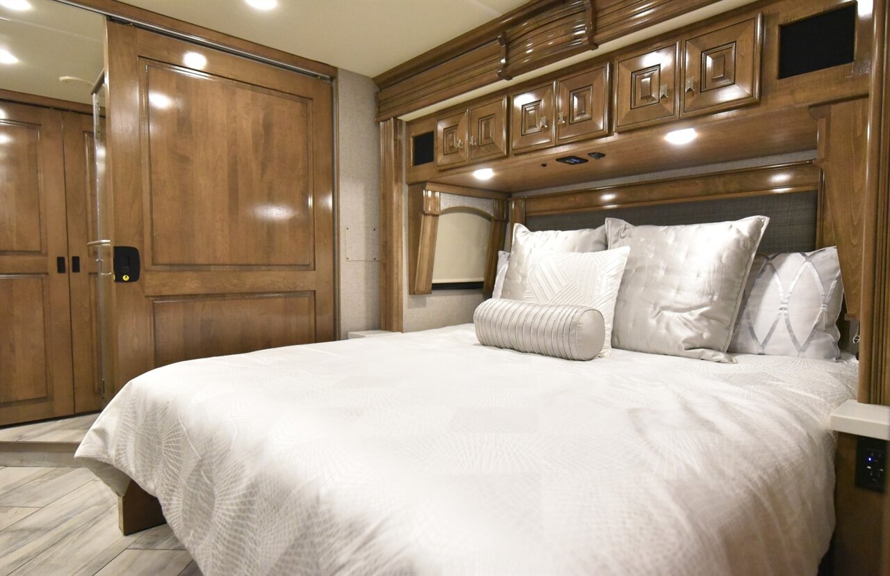 2022 Fleetwood Discovery   - Photo 47 - Orange, CA 92867