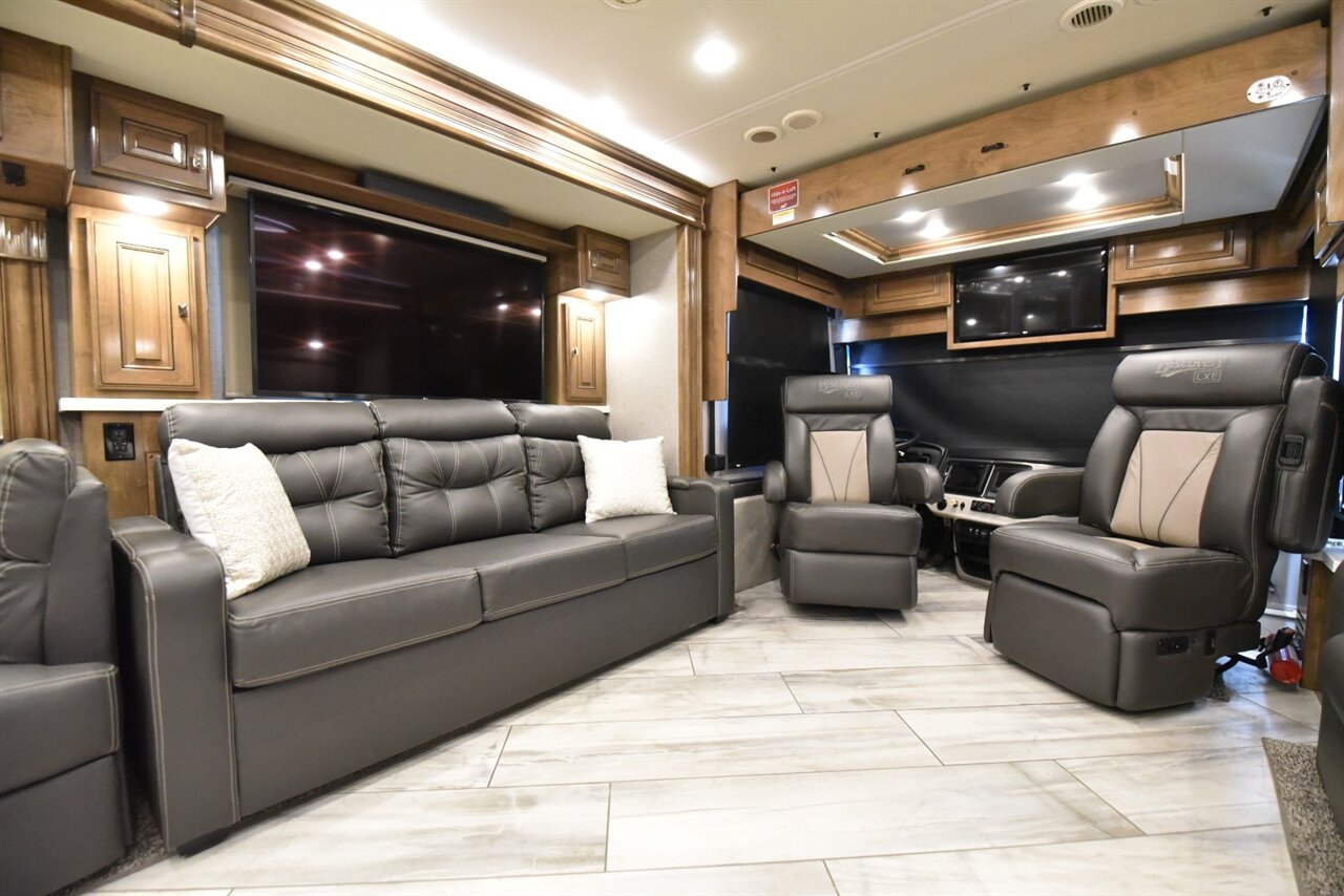 2022 Fleetwood Discovery   - Photo 38 - Orange, CA 92867