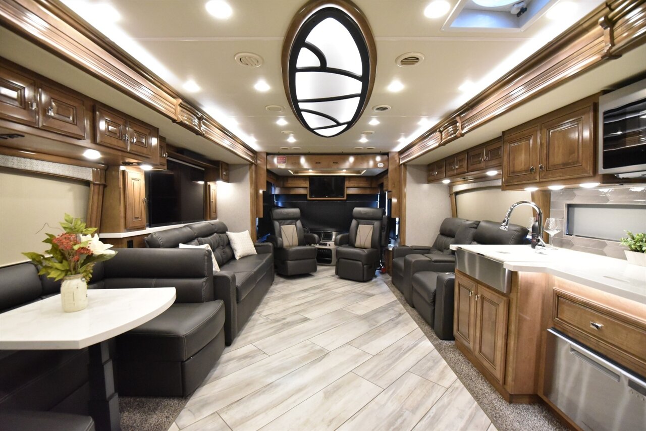 2022 Fleetwood Discovery   - Photo 44 - Orange, CA 92867