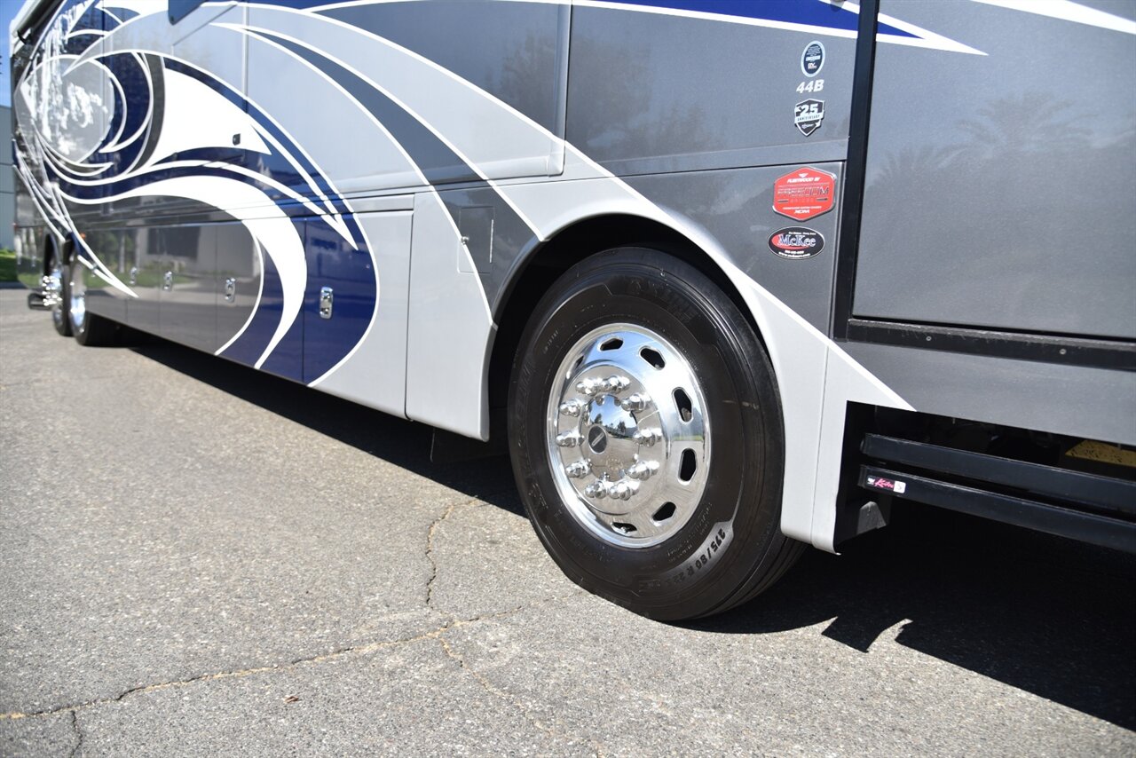 2022 Fleetwood Discovery   - Photo 14 - Orange, CA 92867