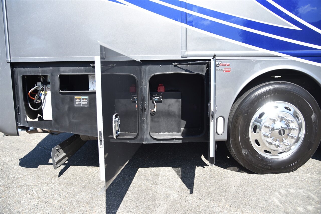 2022 Fleetwood Discovery   - Photo 22 - Orange, CA 92867