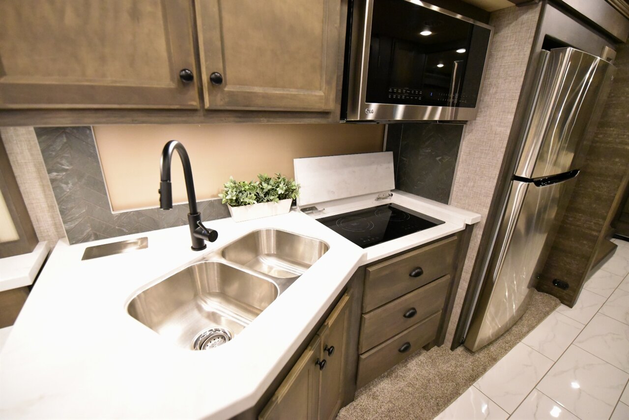 2023 Tiffin Allegro Red - Photo 25 - Orange, CA 92867