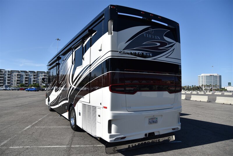 2019 Tiffin Allegro Bus 37AP   - Photo 4 - Orange, CA 92867