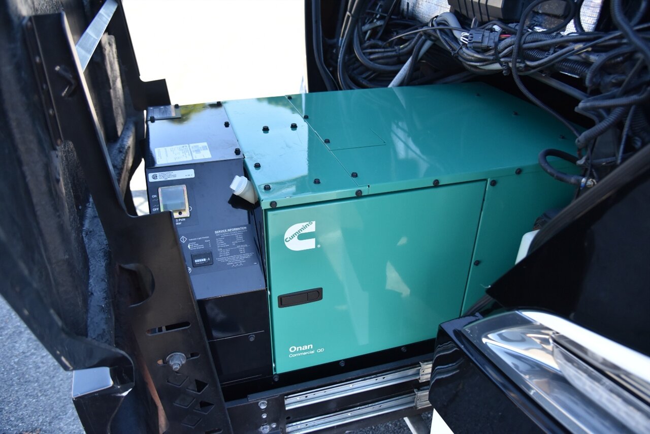 2019 Tiffin Allegro Bus 37AP   - Photo 30 - Orange, CA 92867