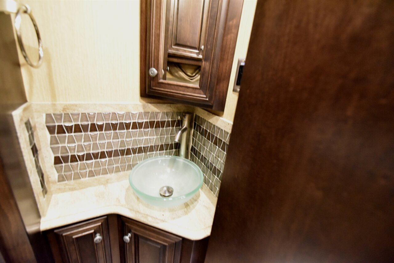 2016 Newmar Dutch Star   - Photo 40 - Orange, CA 92867