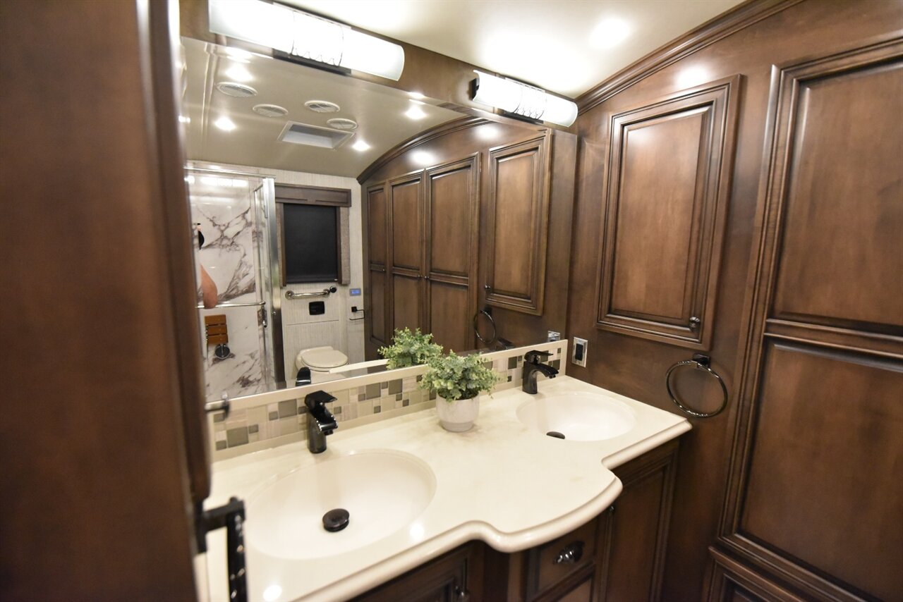 2019 Newmar Dutch Star 4369 - Photo 63 - Orange, CA 92867
