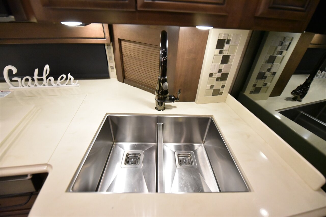 2019 Newmar Dutch Star 4369 - Photo 46 - Orange, CA 92867