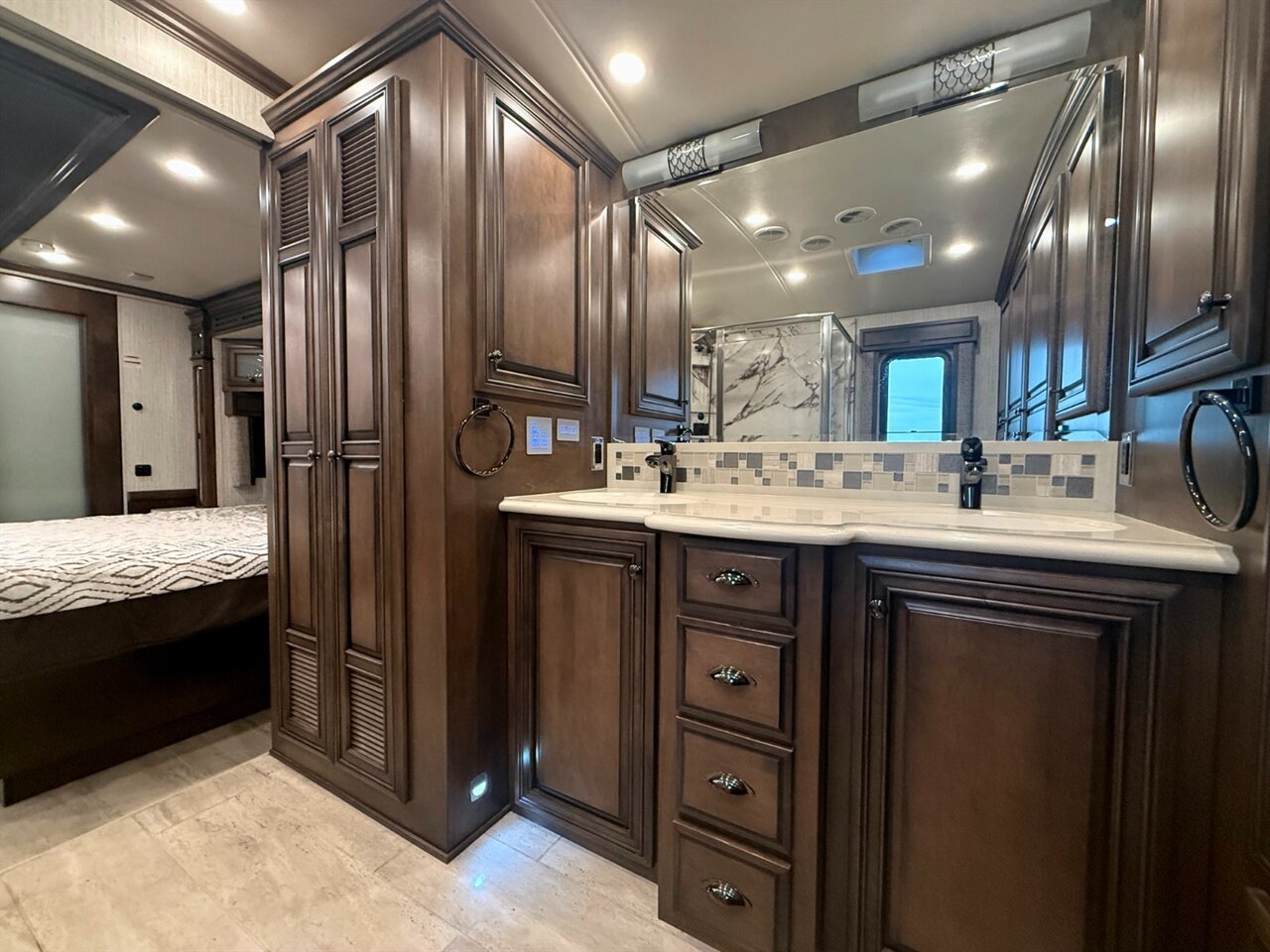 2019 Newmar Dutch Star - Photo 8 - Orange, CA 92867