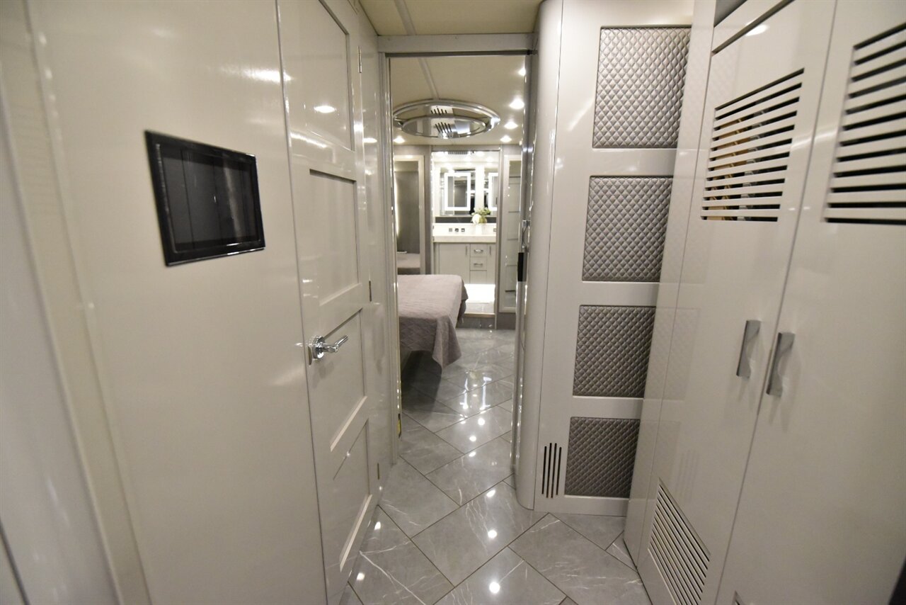 2021 American Coach Eagle 45g   - Photo 56 - Orange, CA 92867