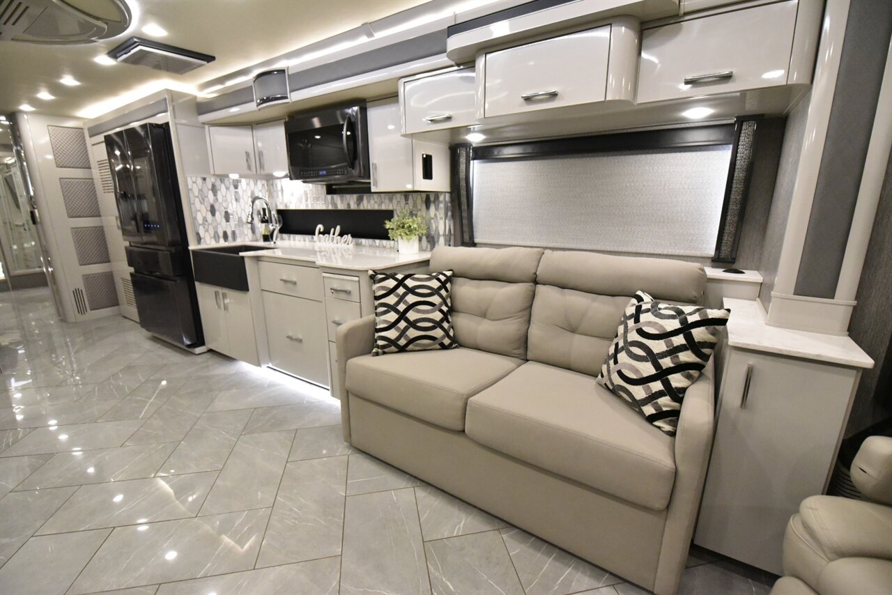 2021 American Coach Eagle 45g   - Photo 39 - Orange, CA 92867