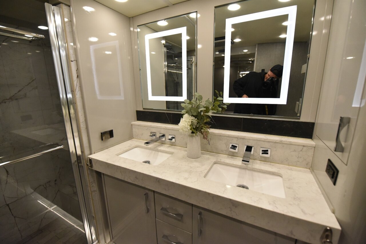 2021 American Coach Eagle 45g   - Photo 69 - Orange, CA 92867