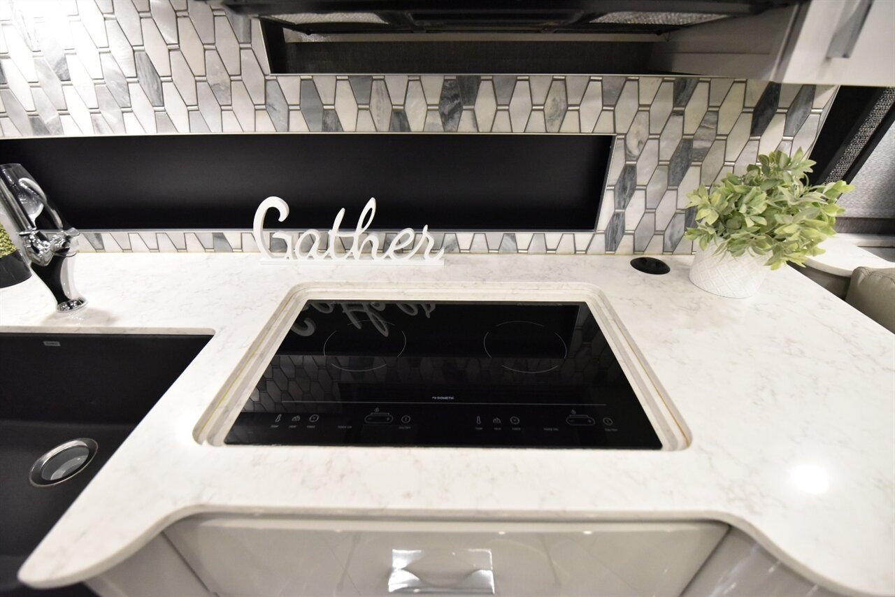 2021 American Coach Eagle 45g   - Photo 47 - Orange, CA 92867