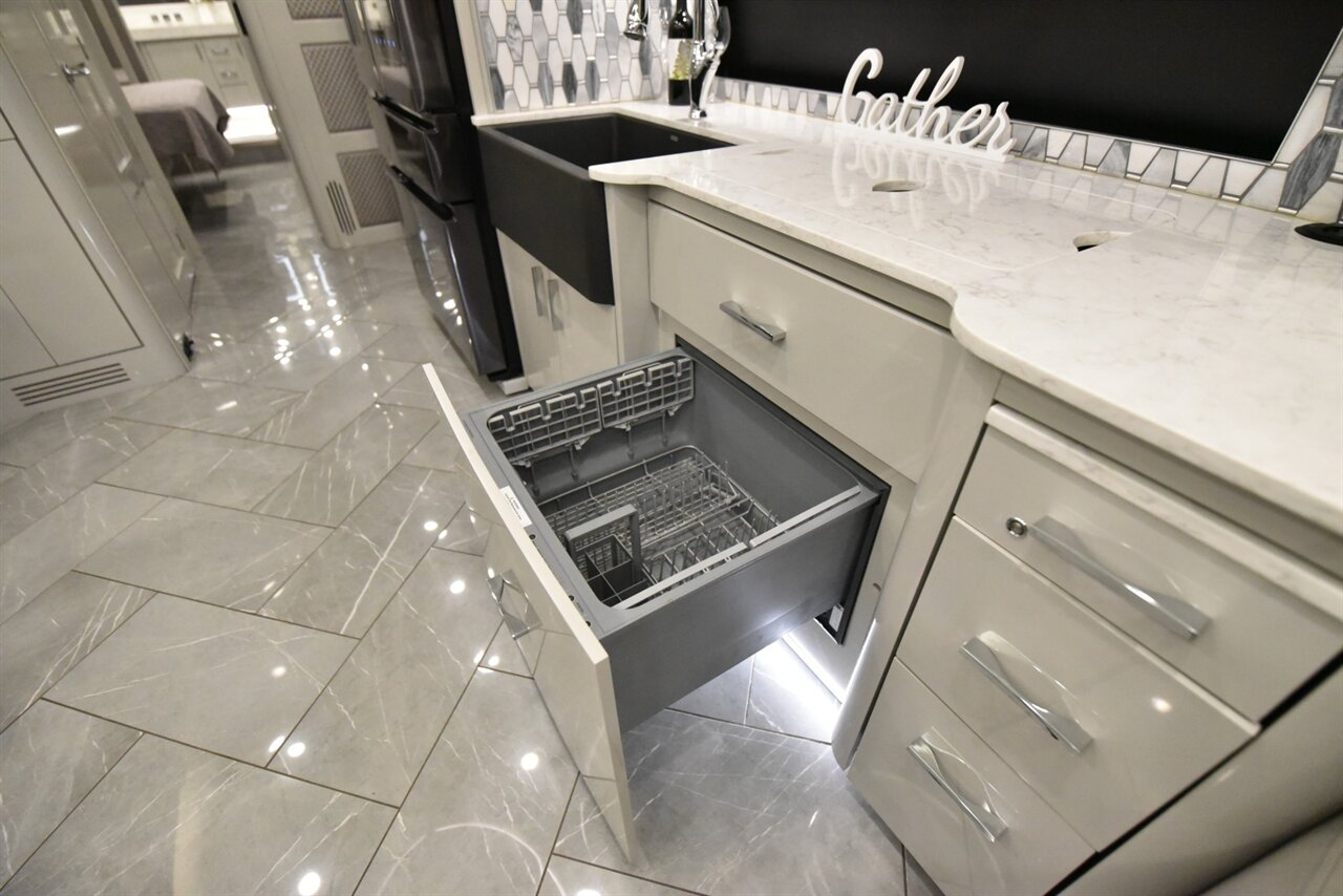 2021 American Coach Eagle 45g   - Photo 46 - Orange, CA 92867