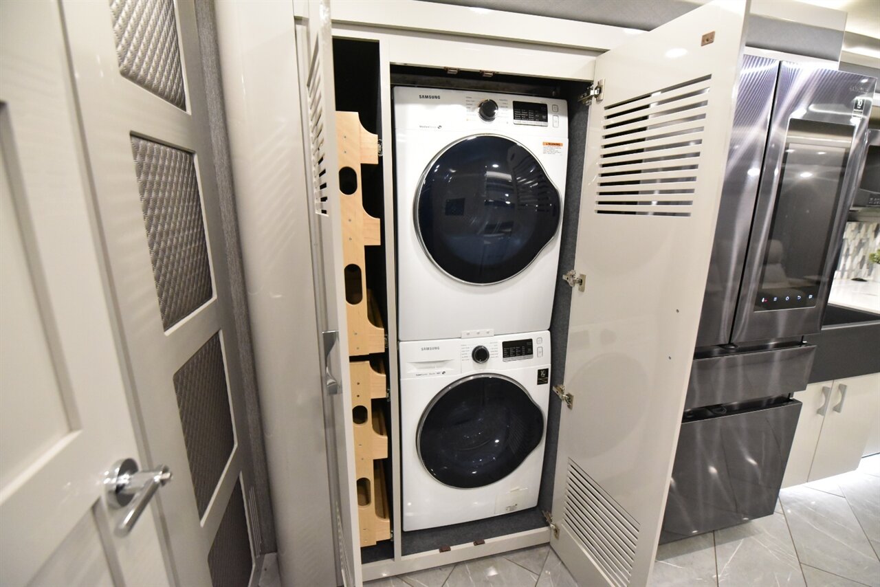 2021 American Coach Eagle 45g   - Photo 54 - Orange, CA 92867