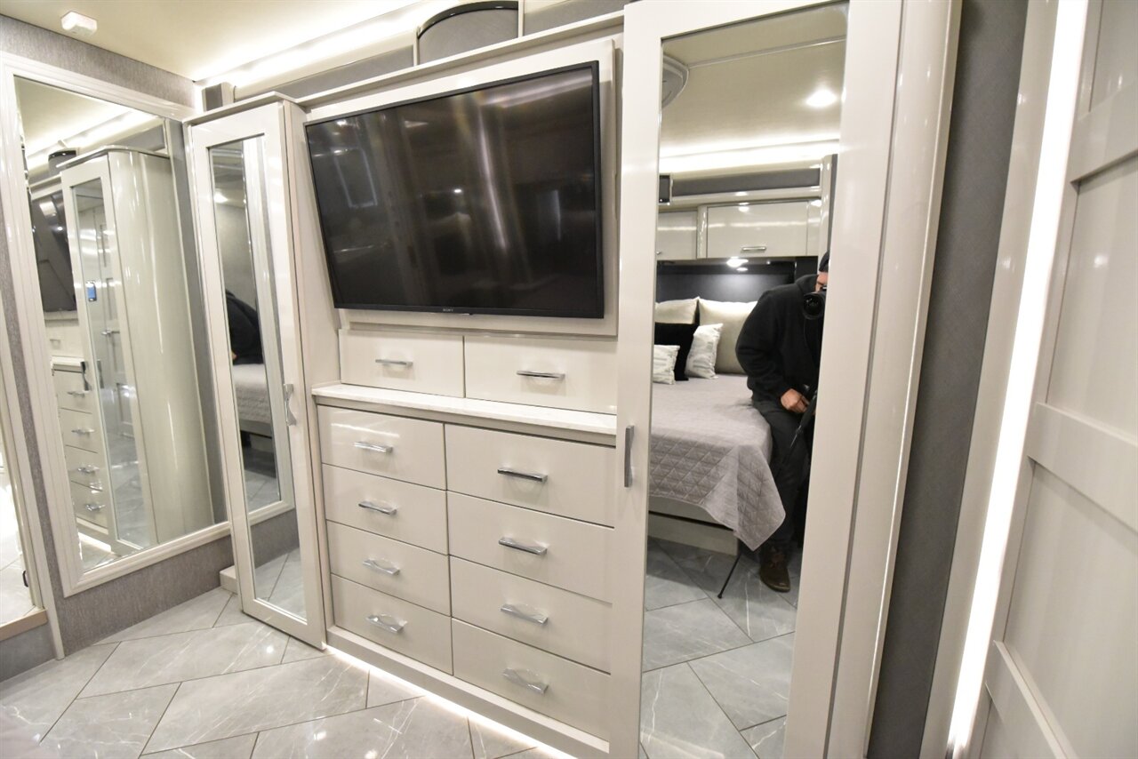 2021 American Coach Eagle 45g   - Photo 63 - Orange, CA 92867