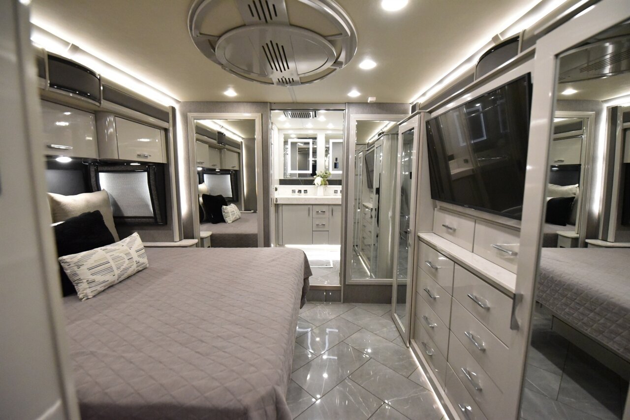 2021 American Coach Eagle 45g   - Photo 61 - Orange, CA 92867