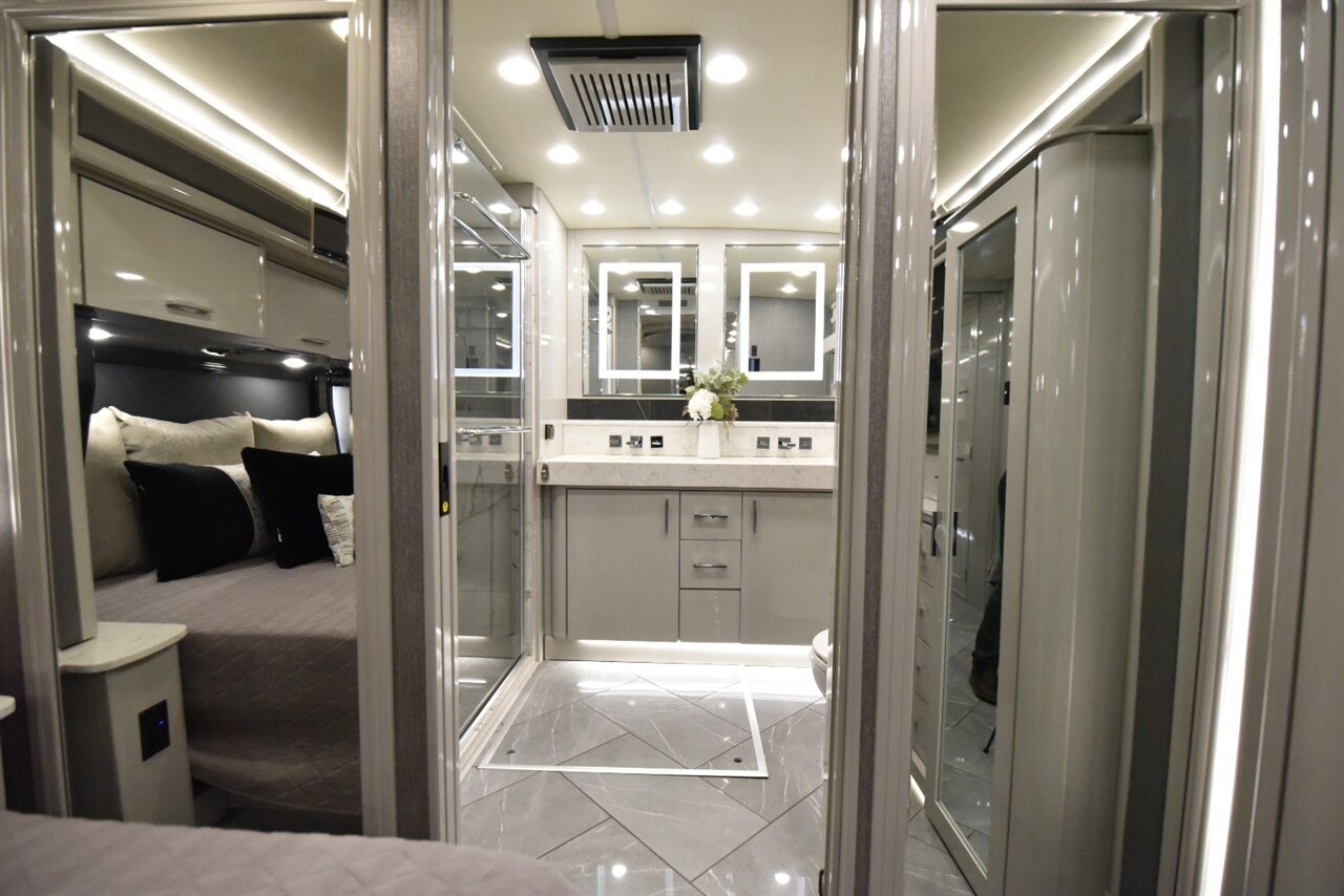 2021 American Coach Eagle 45g   - Photo 64 - Orange, CA 92867