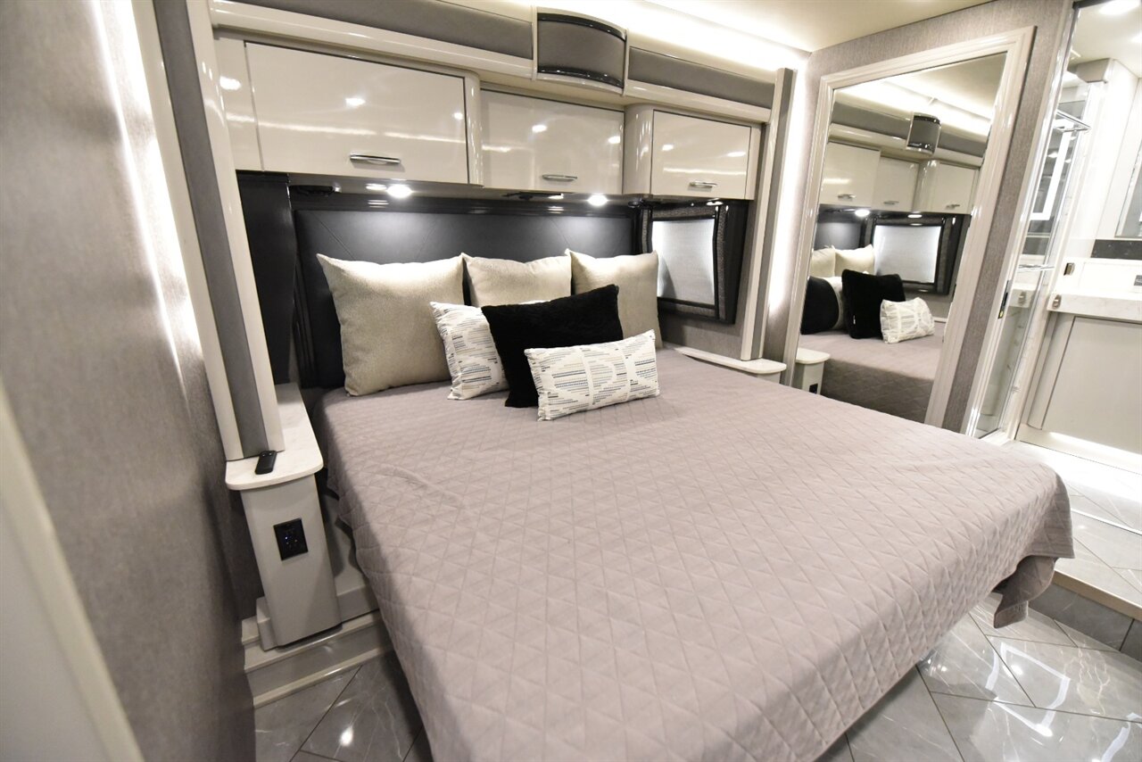 2021 American Coach Eagle 45g   - Photo 62 - Orange, CA 92867