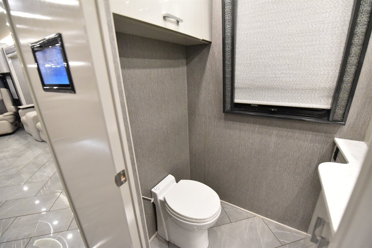 2021 American Coach Eagle 45g   - Photo 60 - Orange, CA 92867