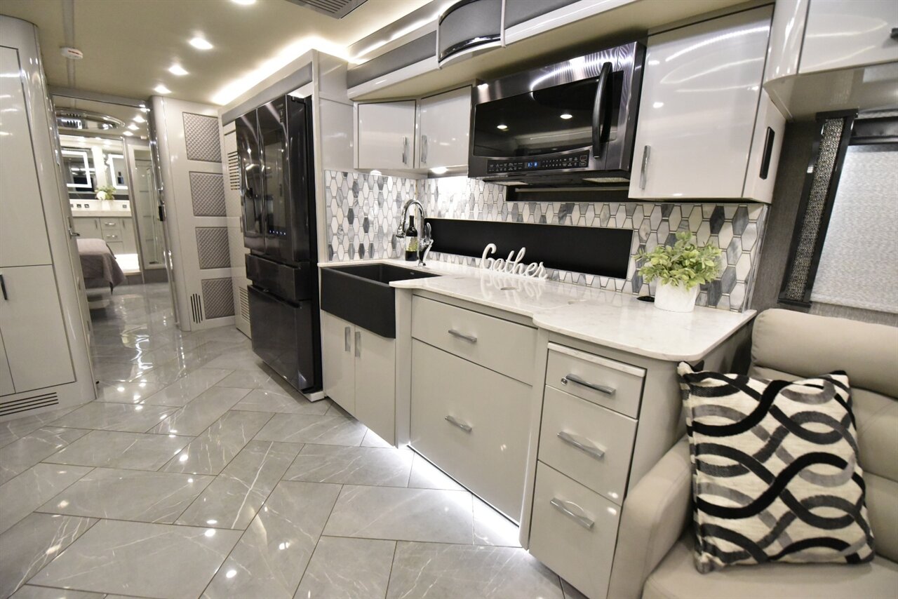 2021 American Coach Eagle 45g   - Photo 40 - Orange, CA 92867