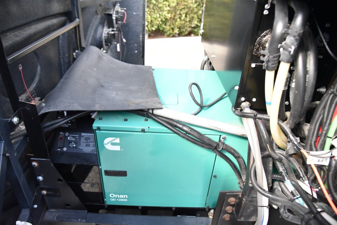 2021 American Coach Eagle 45g   - Photo 34 - Orange, CA 92867