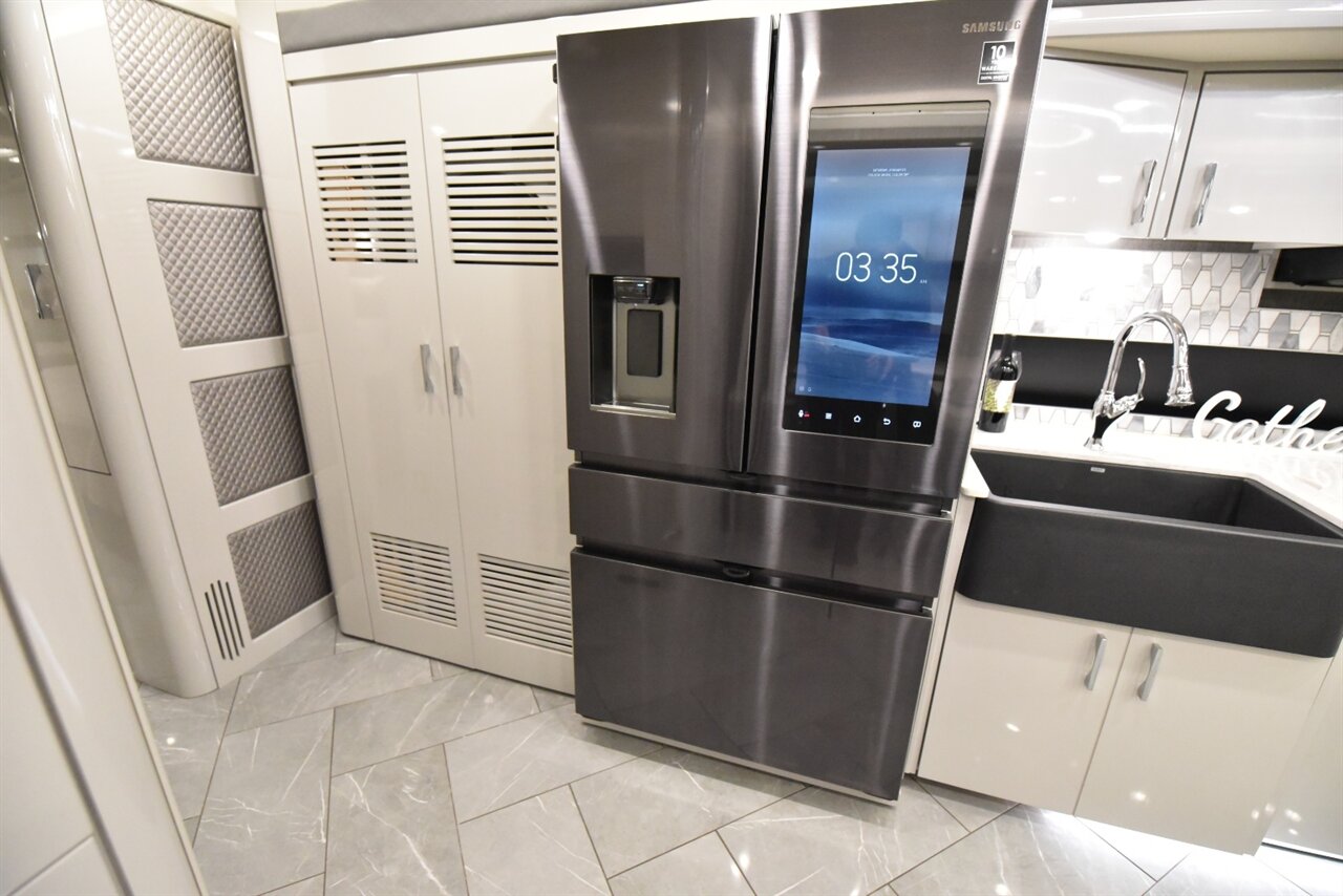 2021 American Coach Eagle 45g   - Photo 51 - Orange, CA 92867