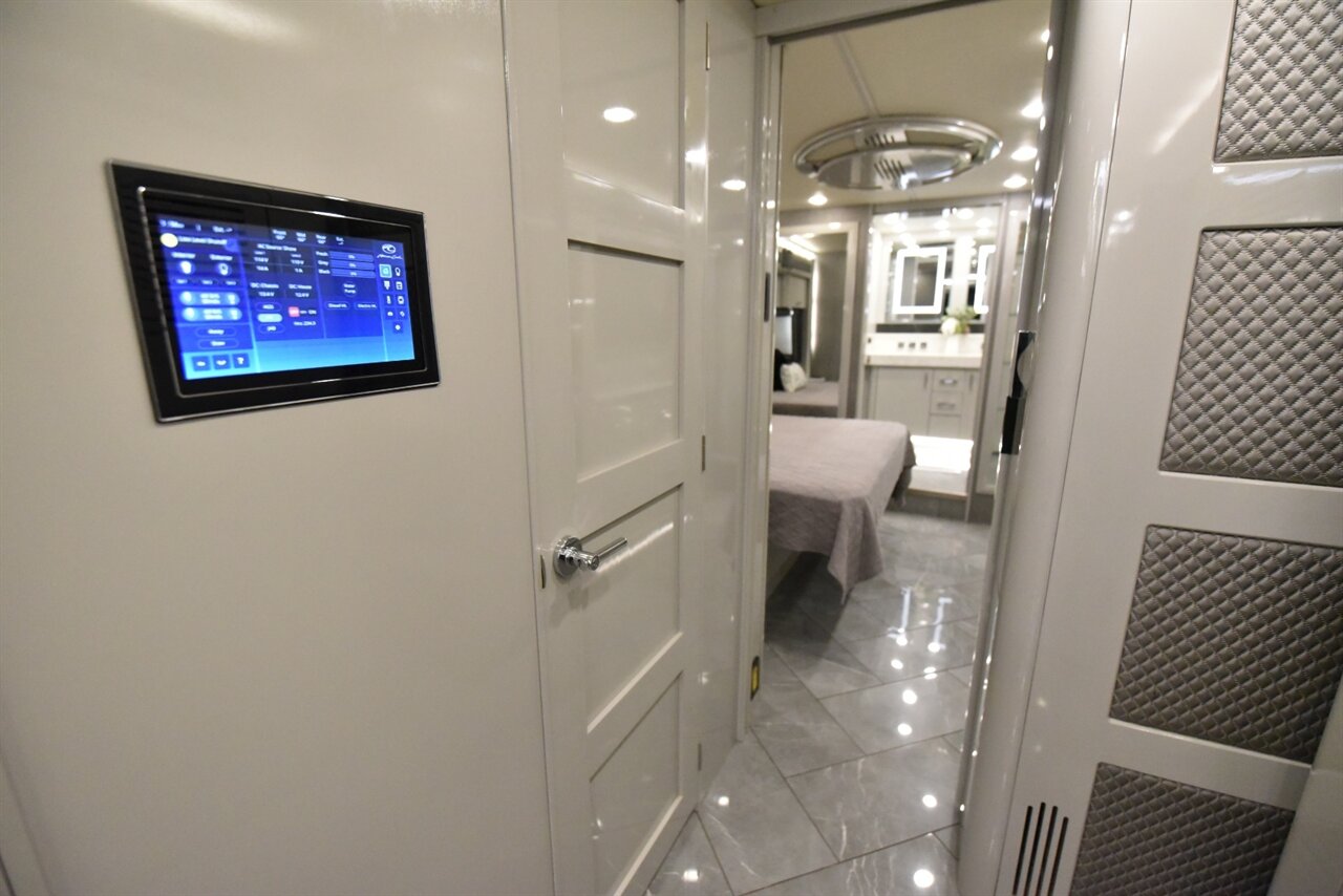 2021 American Coach Eagle 45g   - Photo 57 - Orange, CA 92867