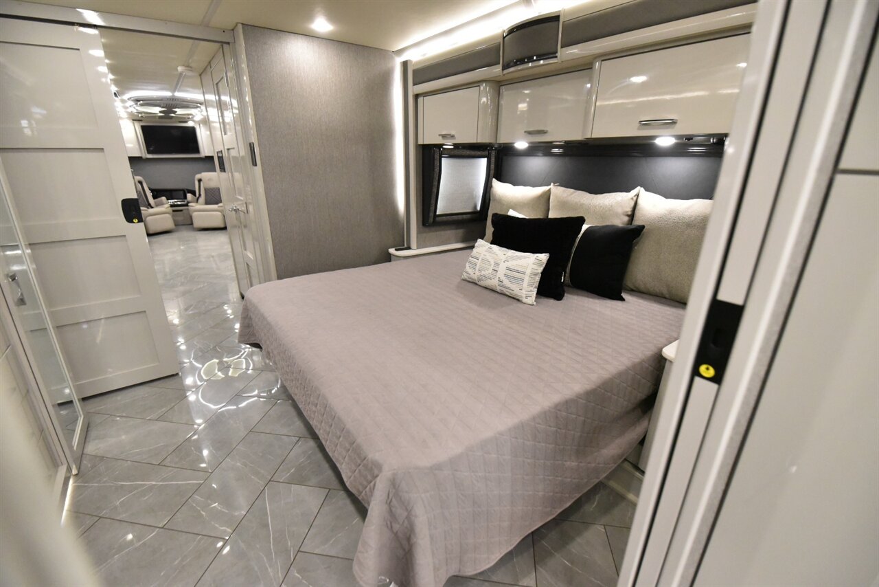 2021 American Coach Eagle 45g   - Photo 66 - Orange, CA 92867