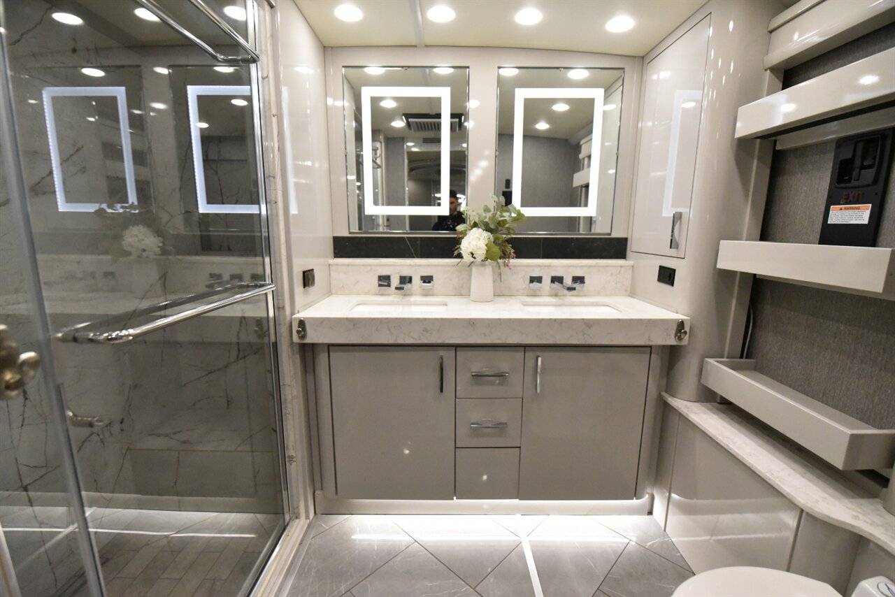 2021 American Coach Eagle 45g   - Photo 68 - Orange, CA 92867