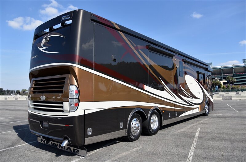 2015 Newmar KING AIRE 4553   - Photo 2 - Orange, CA 92867